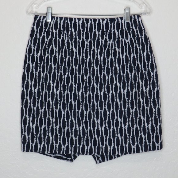LOFT* Women's Half Side Zip Textured Navy Blue/White Tulip Skirt~ Size Small - Picture 2 of 8